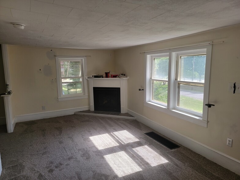 living space - 407 Bloom St