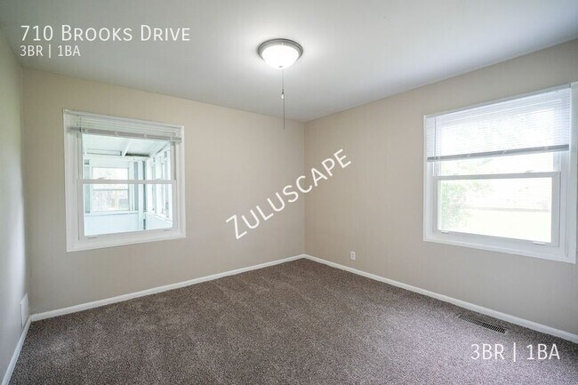 Building Photo - 710 Brooks Dr