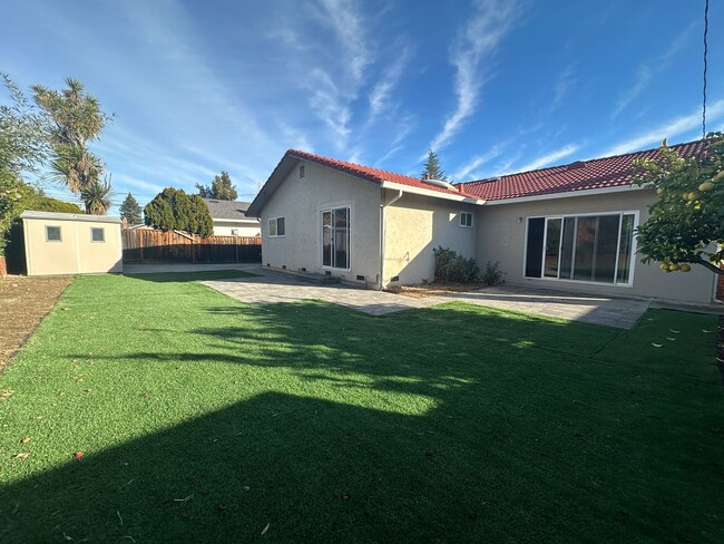 Building Photo - Updated 3 Bedroom 2 Bath Single Family Hom...