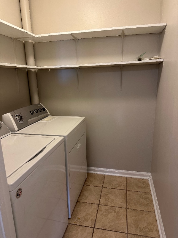 Building Photo - 1921 Mereview Ct