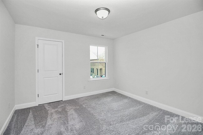 Building Photo - 6029 Mariemont Cir