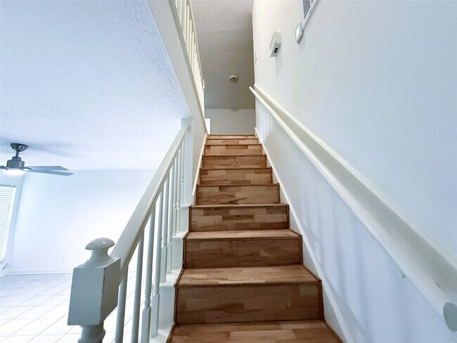 Building Photo - 6902 Sandy Knolls Dr