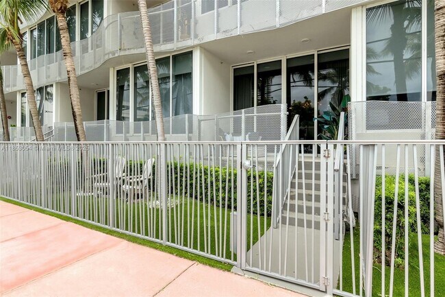 Building Photo - 2100 Park Ave