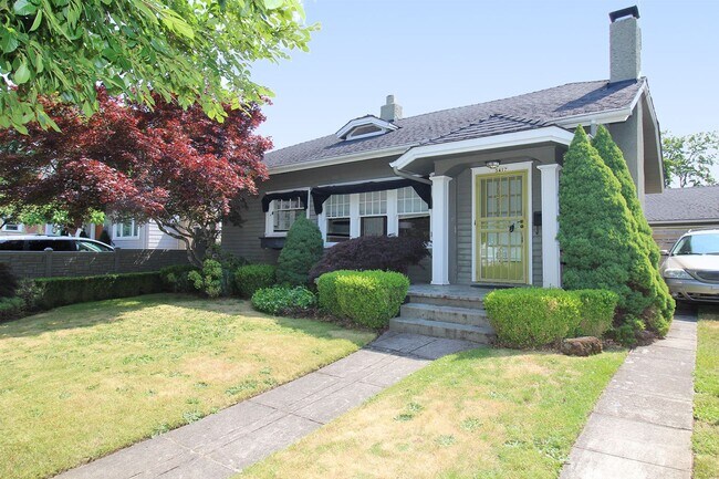 Building Photo - 3412 NE 59th Ave