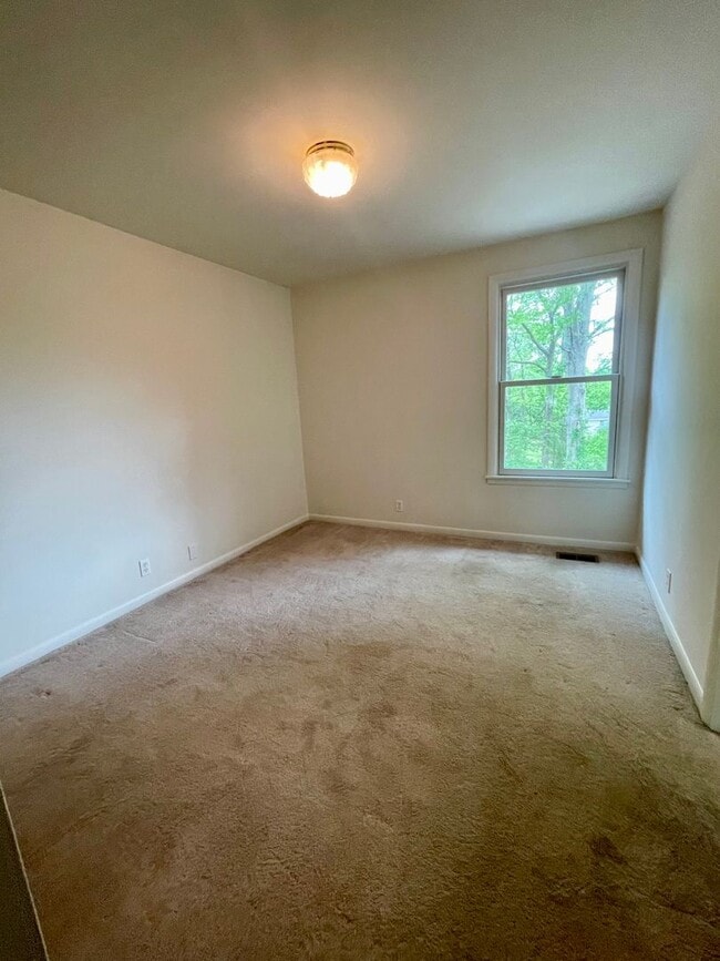 Building Photo - 6808 River Ridge Dr