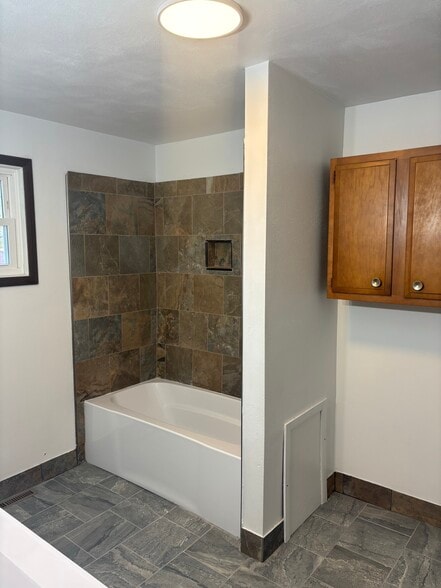 Downstairs shower - 302 W State St