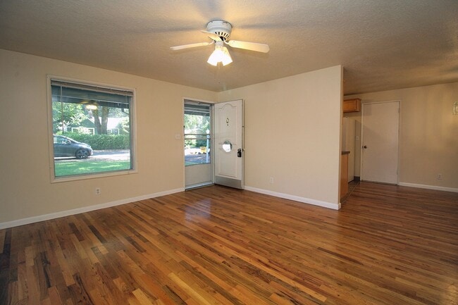 Building Photo - 16711 SW Lake Forest Blvd