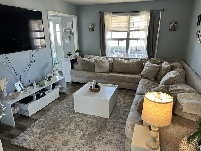 Building Photo - 213 Mahogany Dr