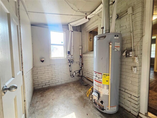 Building Photo - 307 E Kittyhawk Dr