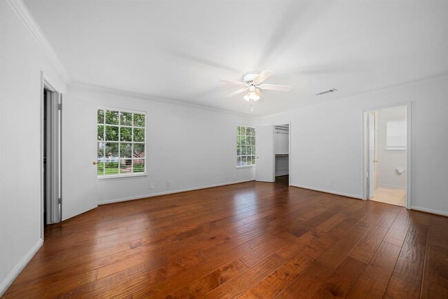 Building Photo - 527 Briar Knoll Dr