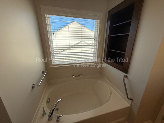 Building Photo - 5012 Shorthorn Way