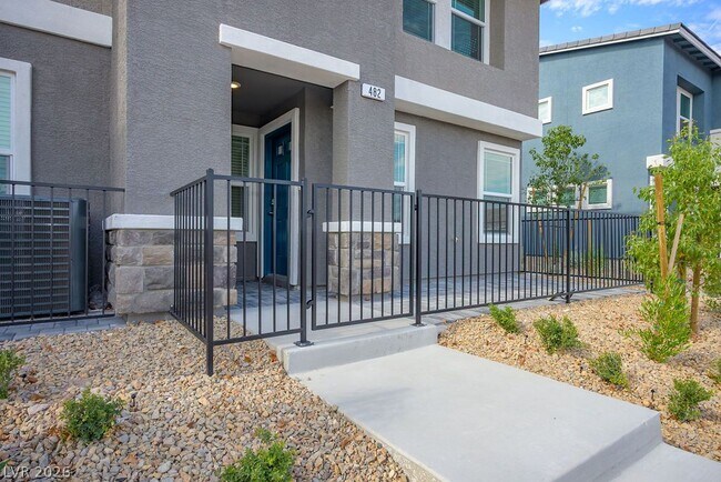 Building Photo - 482 Golden Myna Ave