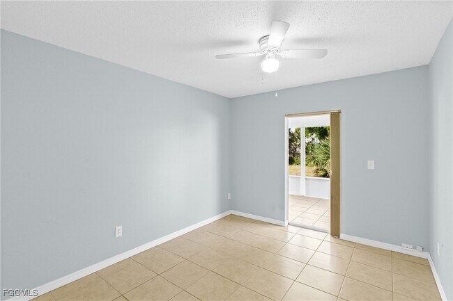 Building Photo - 6014 Deming Ave