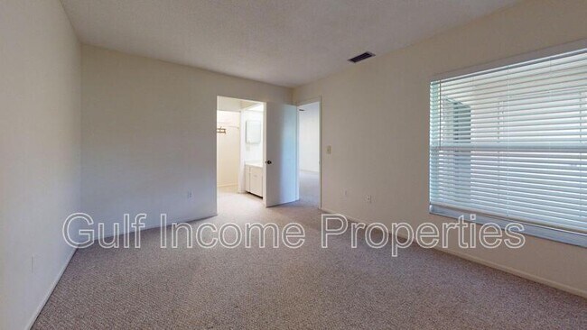 Building Photo - 6228 7th Ave W