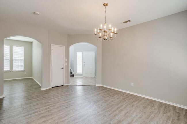 Building Photo - Large 4 Bedroom 3.5 Bathroom- Eagle Mounta...