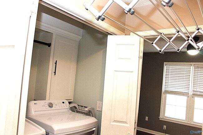 Building Photo - 101 Cresent Circle