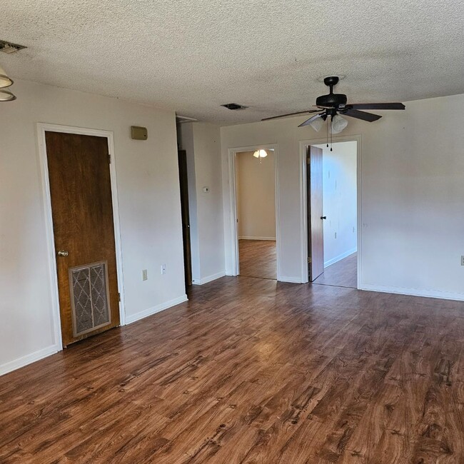 Building Photo - 1013 Talbot Ave