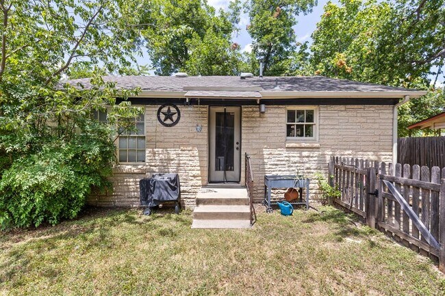 Building Photo - 5405 Sunshine Dr