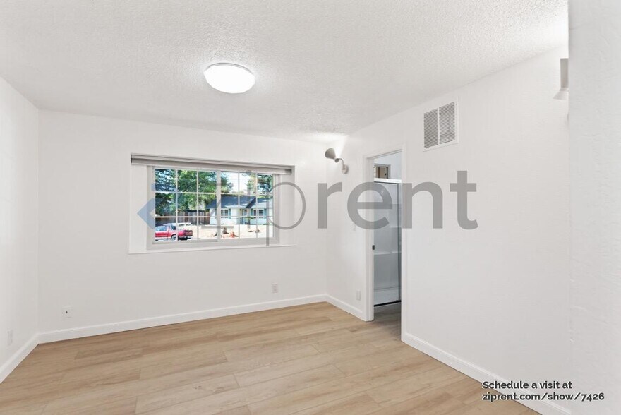 Building Photo - Unit