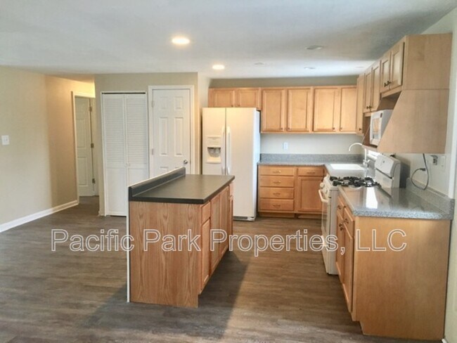 Building Photo - 9403 Shenandoah Dr