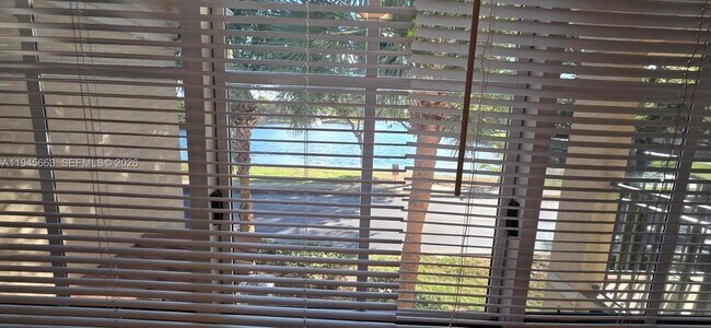 Building Photo - 2589 Centergate Dr