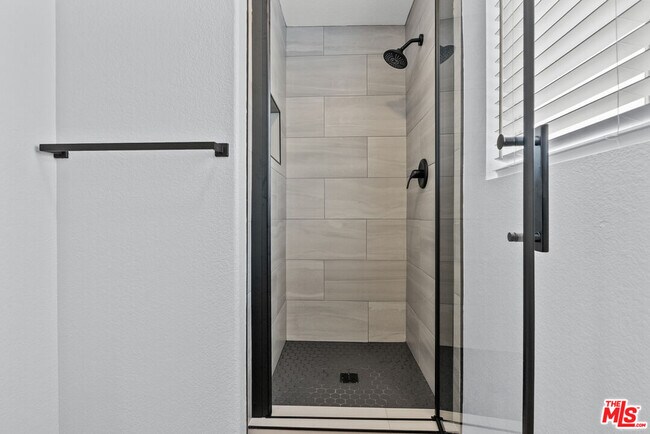 Building Photo - 18812 Vista Del Canon