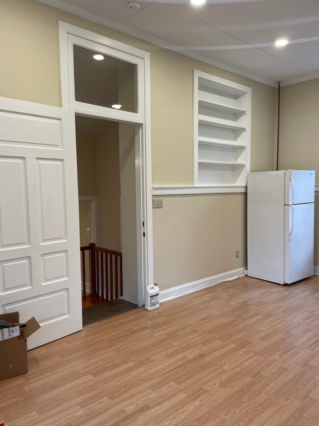 Kitchen - 181 E Court St