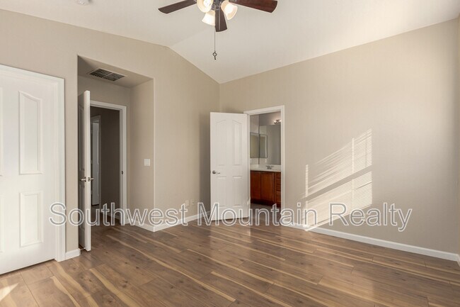 Building Photo - 3625 E Del Rio Dr