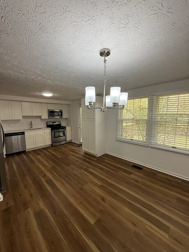 Building Photo - Spacious 4-Bedroom Home in Peachtree City