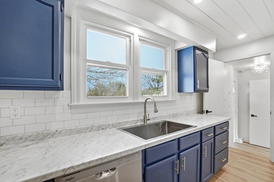 Building Photo - 2351 Burden Dr