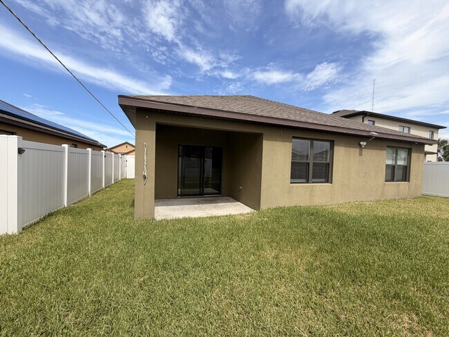 Building Photo - 5306 Entertainment Way
