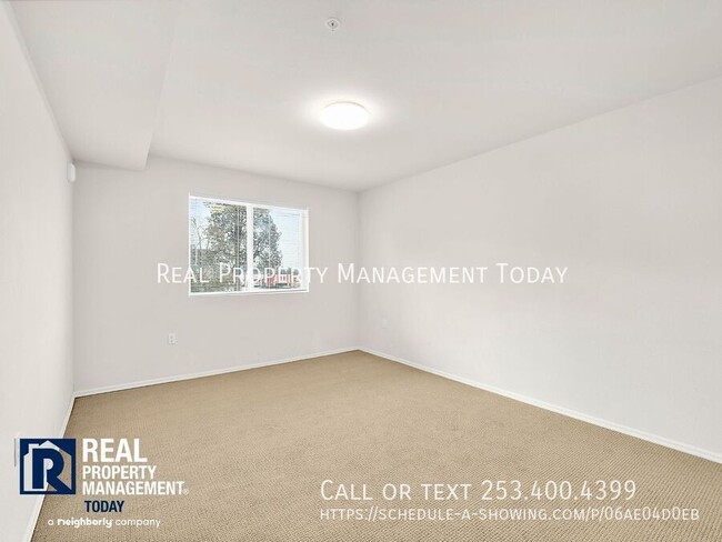 Building Photo - 7843 Pacific Ave