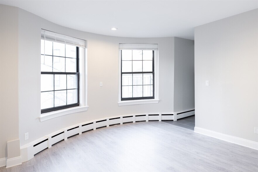 Building Photo - 158-161 Saint Botolph Unit 8