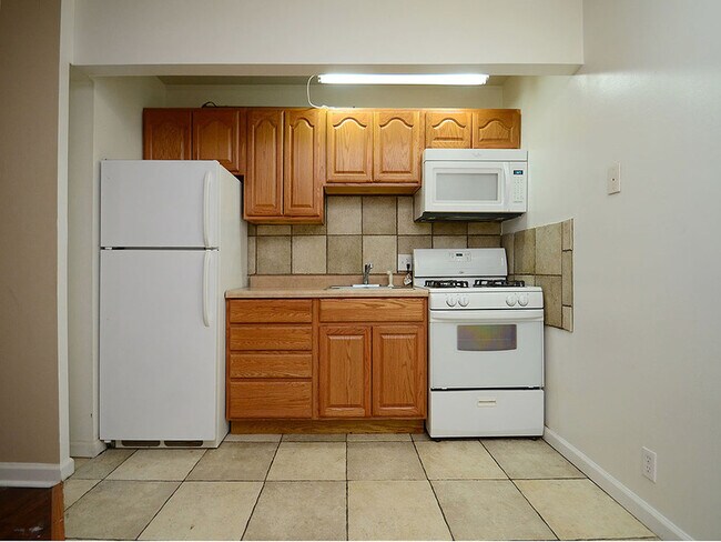 Building Photo - 612 N 46th St