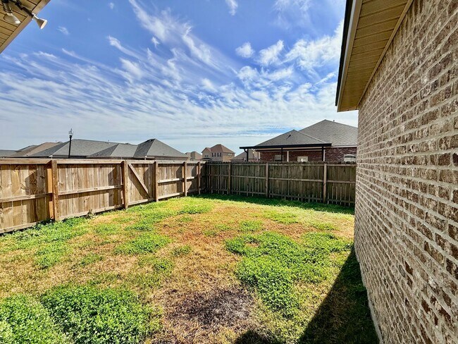 Building Photo - Spacious 3BR Corner-Lot Home in Reserve at Conway