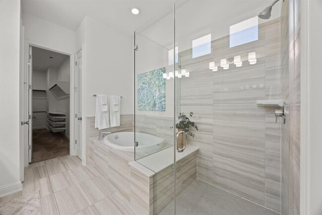 Building Photo - 5305 Mandevilla Dr