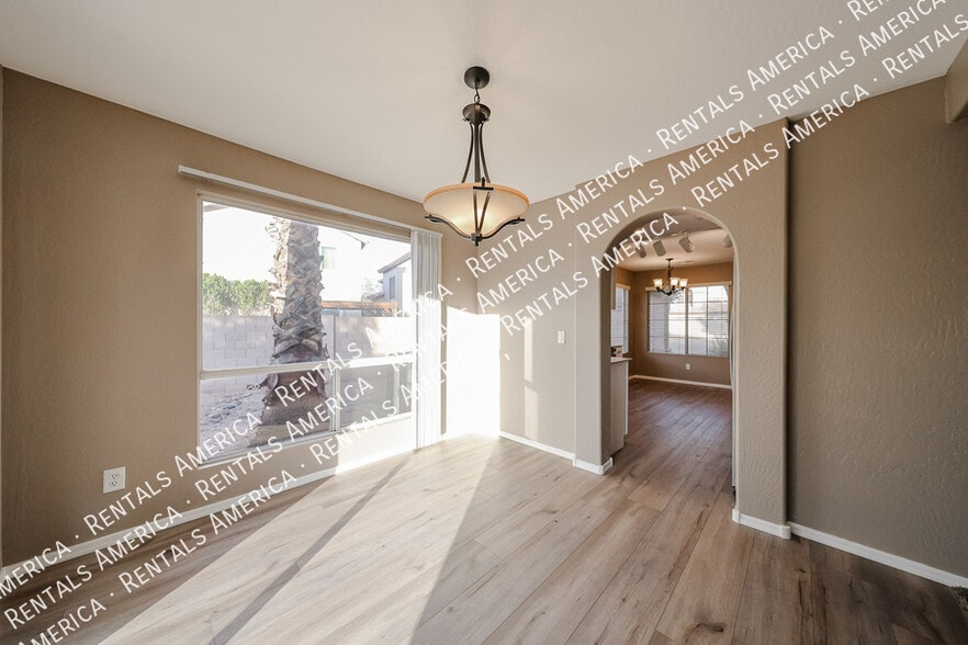 Building Photo - 3719 E Inverness Ave