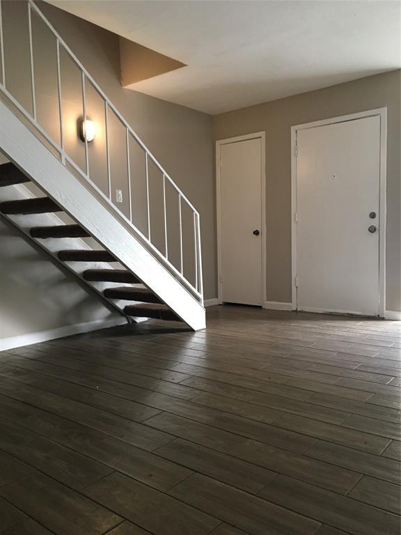Building Photo - 5625 Antoine Dr