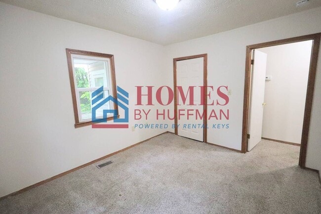 Building Photo - Two Bedroom House