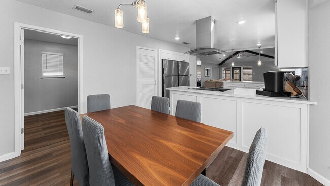 Building Photo - 6314 Senators Dr