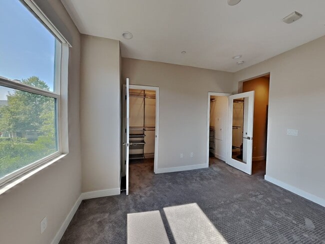 Building Photo - Prescott Townhouse 2/2.5 Available Now!