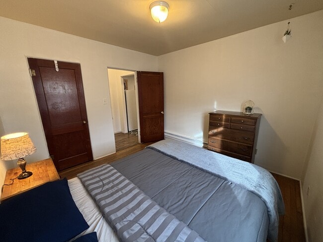 Building Photo - 122 7th St