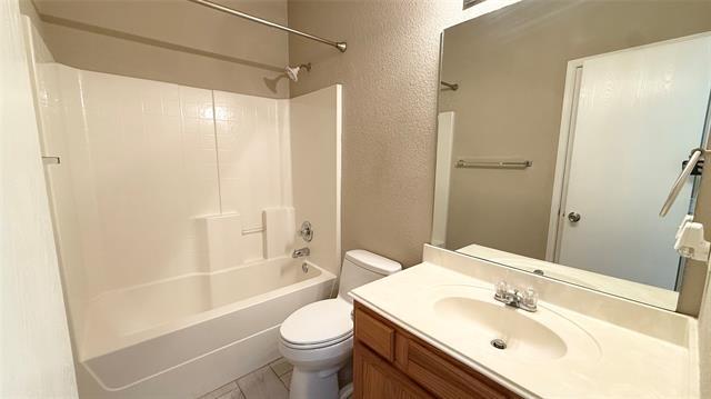 Building Photo - 9904 Blue Bell Dr