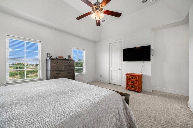 Building Photo - 816 Ennis St