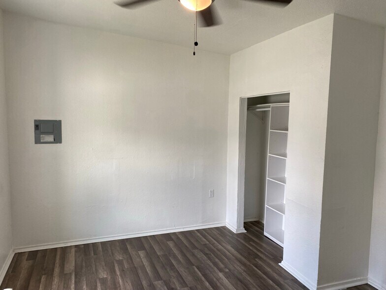 Building Photo - 5415 Buena Vista St