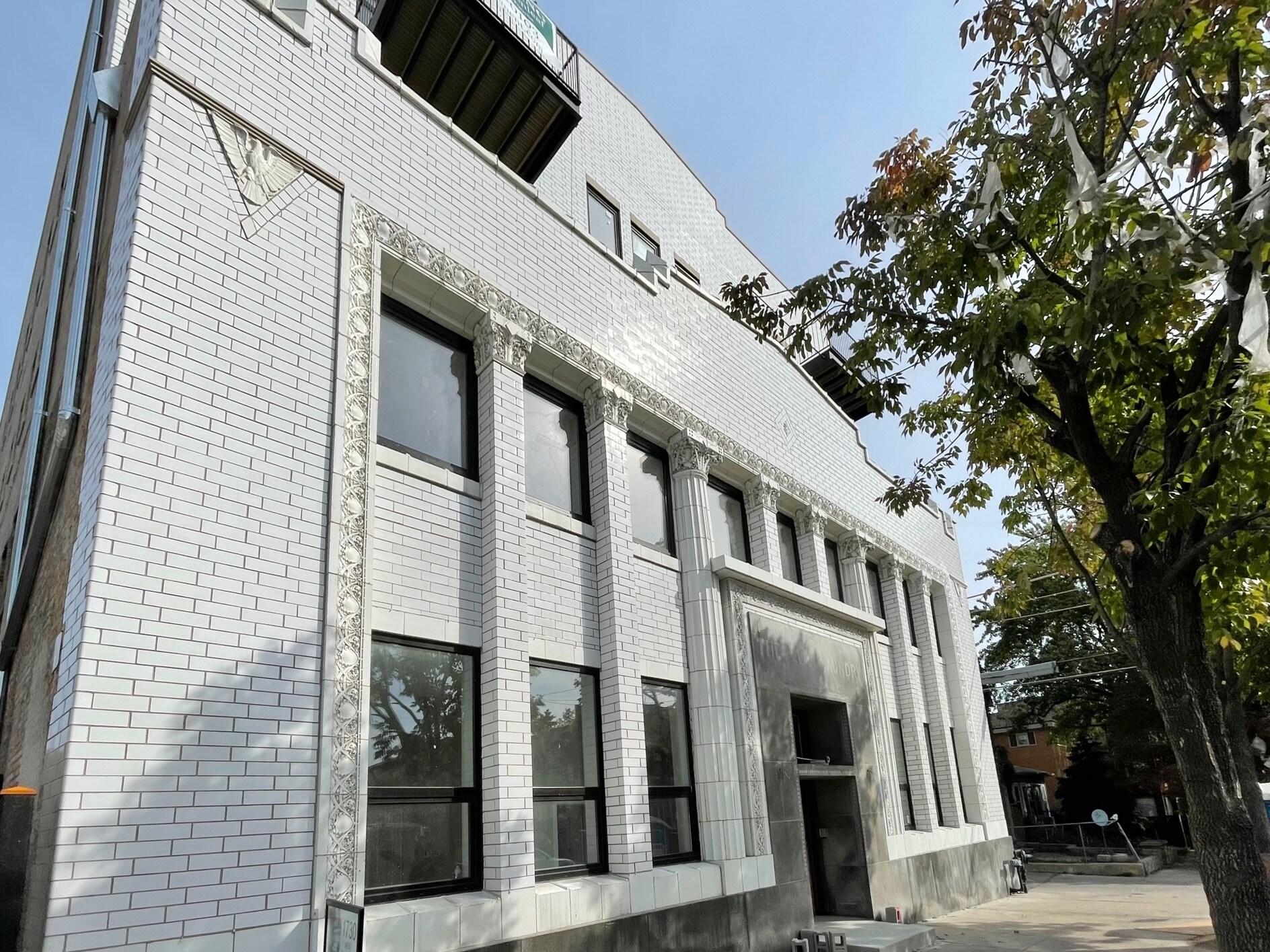 Building Photo - 1724 W Greenleaf Ave