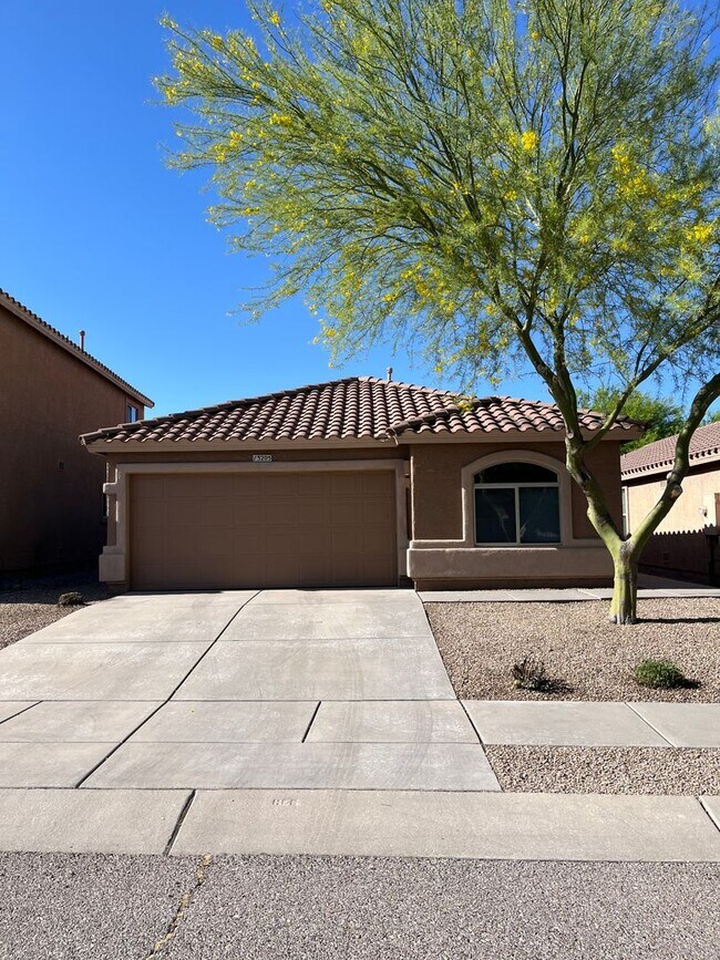 Building Photo - RANCHO DEL LAGO - 3 Bedroom 2 Bath - Price...