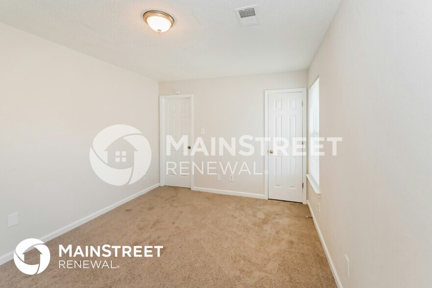 Building Photo - 4690 Royal View Dr