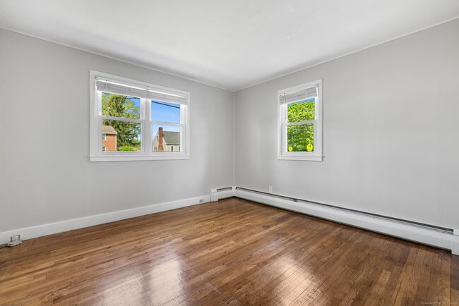 Building Photo - 305 Slater Rd