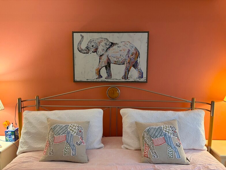 Master bedroom - king bed - 2729 Countryside Blvd